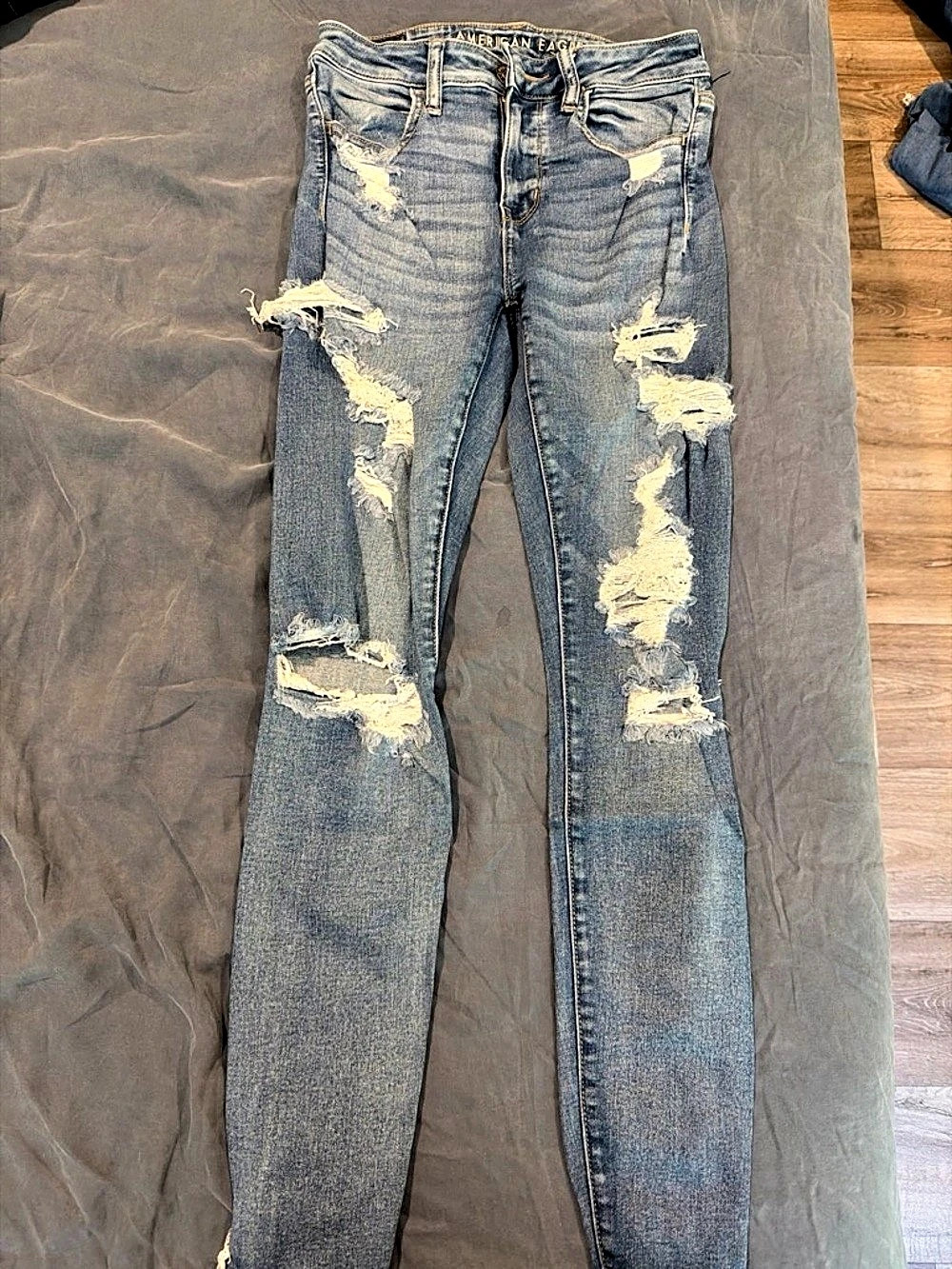 American Eagle AEO Jegging Distressed Skinny Jeans Size 4 in Blue